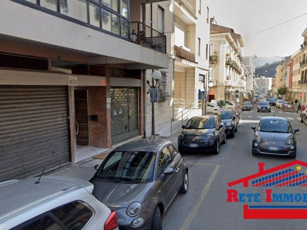negozio in vendita a Cosenza in zona Cosenza Vecchia