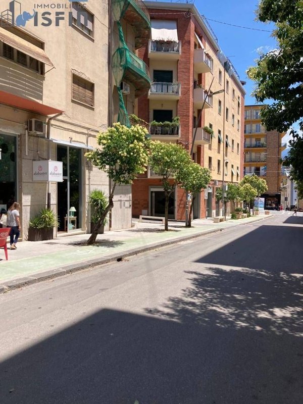 locale commerciale in vendita a Cosenza