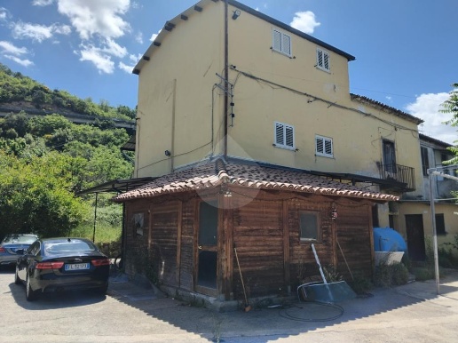 casa indipendente in vendita a Cosenza in zona Gergeri