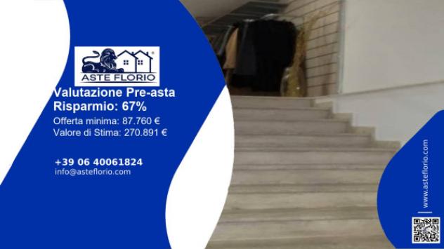 negozio in vendita a Cosenza in zona Cosenza Vecchia