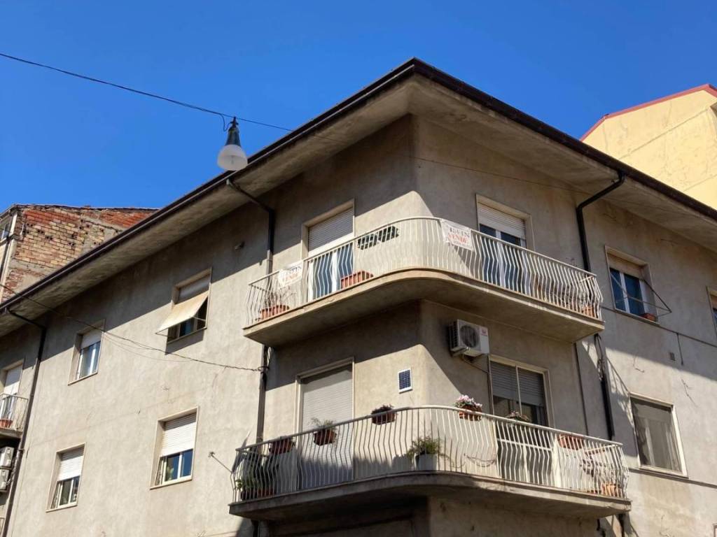 negozio in vendita a Cosenza in zona Cosenza Vecchia