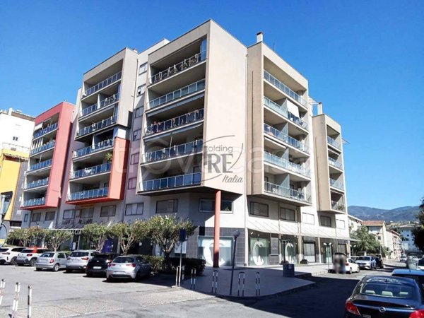 negozio in vendita a Cosenza