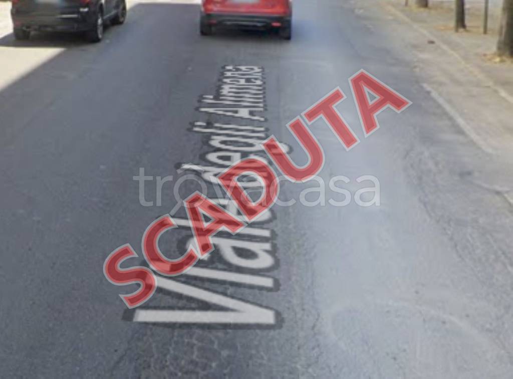 negozio in vendita a Cosenza in zona Cosenza Vecchia