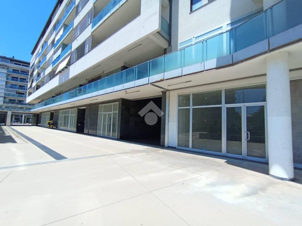 ufficio in vendita a Cosenza in zona Panebianco