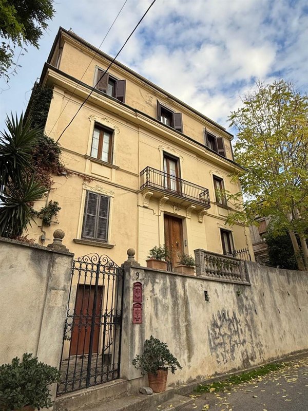 casa indipendente in vendita a Cosenza in zona Cosenza Vecchia