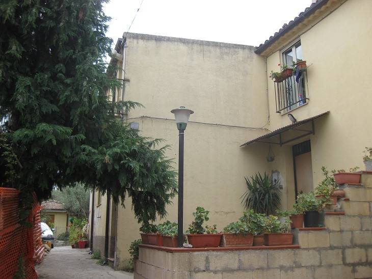 casa indipendente in vendita a Cosenza in zona Donnici
