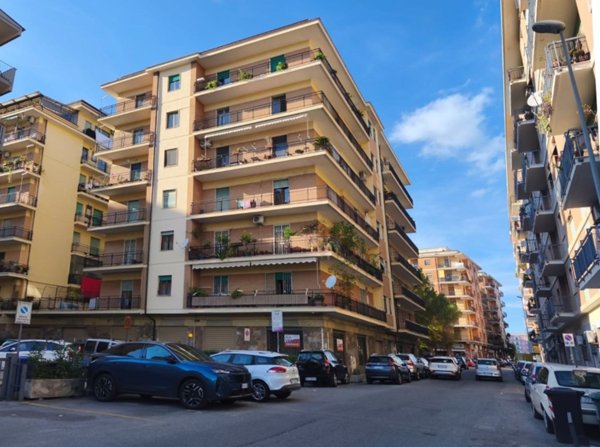 locale commerciale in vendita a Cosenza in zona Cosenza Vecchia