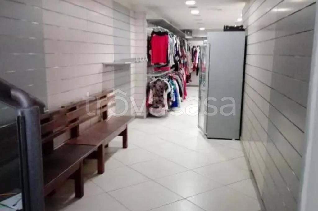 negozio in vendita a Cosenza in zona Cosenza Vecchia
