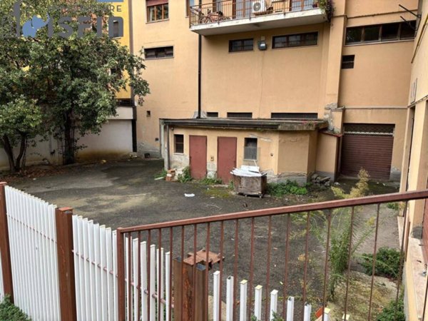 negozio in vendita a Cosenza in zona Cosenza Vecchia