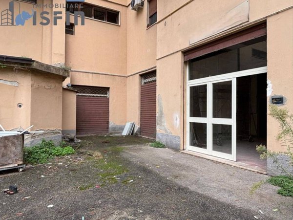 negozio in vendita a Cosenza in zona Cosenza Vecchia