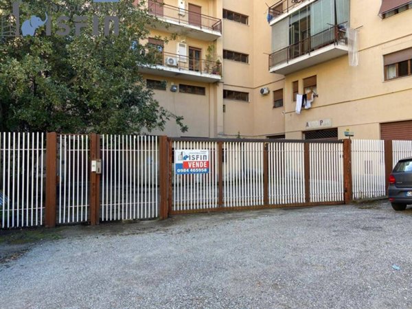 negozio in vendita a Cosenza in zona Cosenza Vecchia