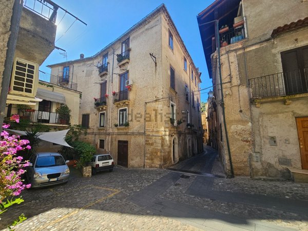 locale di sgombero in vendita a Cosenza