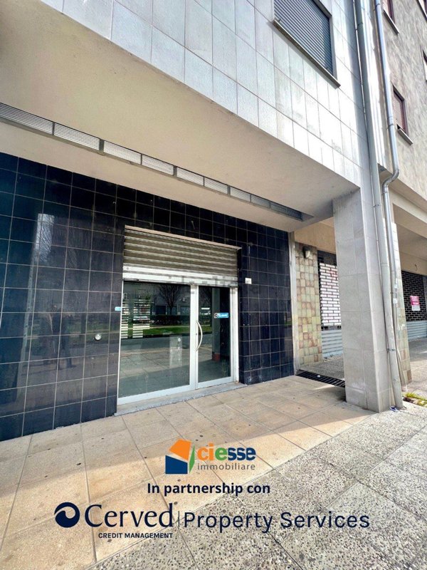 negozio in vendita a Cosenza