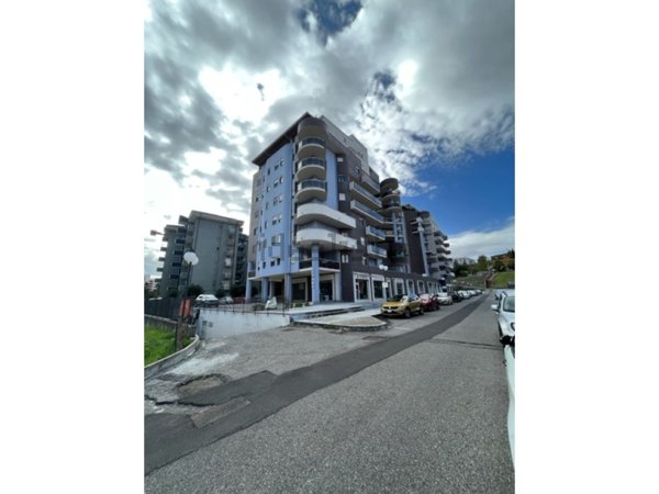 locale di sgombero in vendita a Cosenza