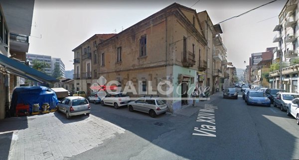locale di sgombero in vendita a Cosenza