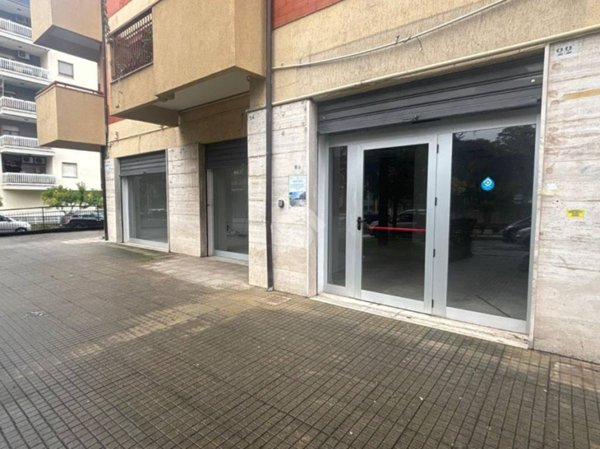 negozio in vendita a Cosenza in zona Panebianco