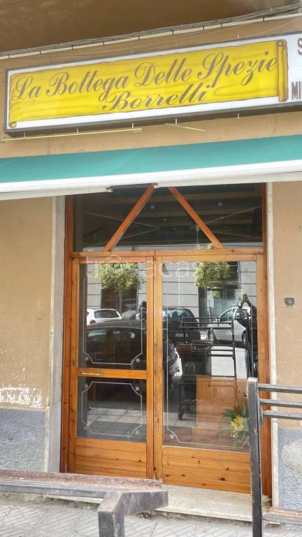 negozio in vendita a Cosenza in zona Cosenza Vecchia