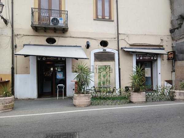 negozio in vendita a Cosenza in zona Cosenza Vecchia