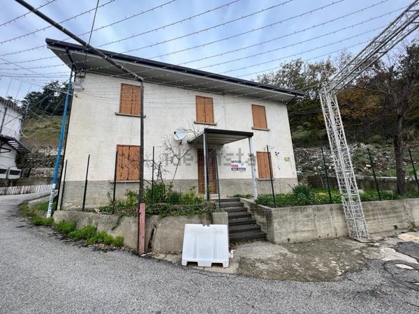 casa indipendente in vendita a Cosenza