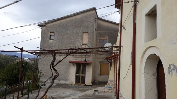 casa indipendente in vendita a Cosenza