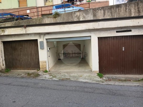 negozio in vendita a Cosenza in zona De Rada