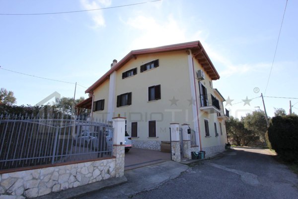 casa indipendente in vendita a Cosenza in zona Donnici