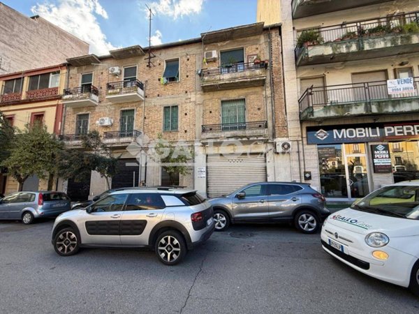 negozio in vendita a Cosenza in zona Cosenza Vecchia