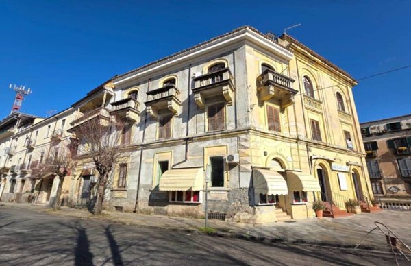 negozio in vendita a Cosenza in zona Cosenza Vecchia