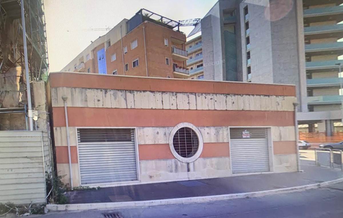 negozio in vendita a Cosenza in zona Via Popilia