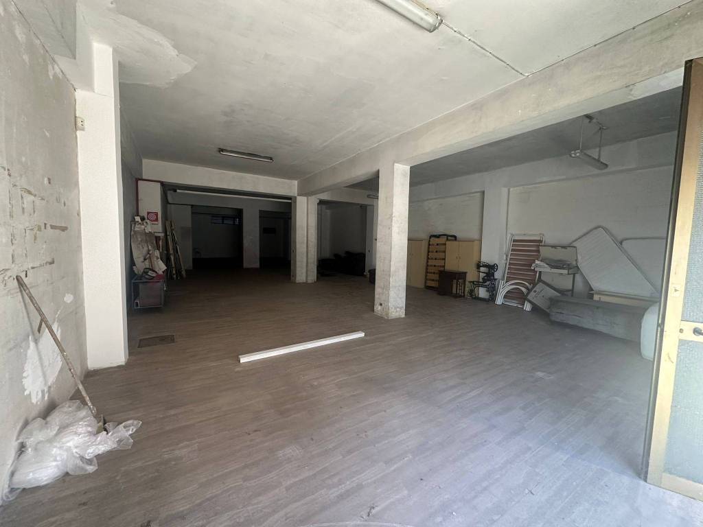 locale commerciale in vendita a Cosenza