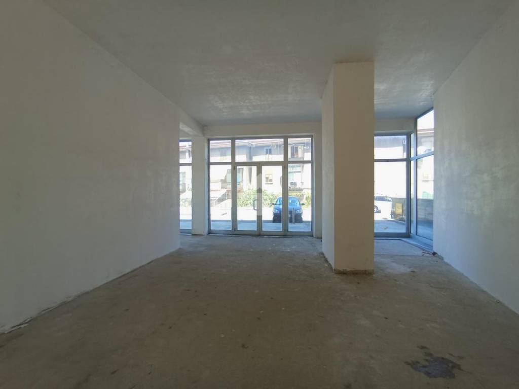 negozio in vendita a Cosenza in zona Panebianco