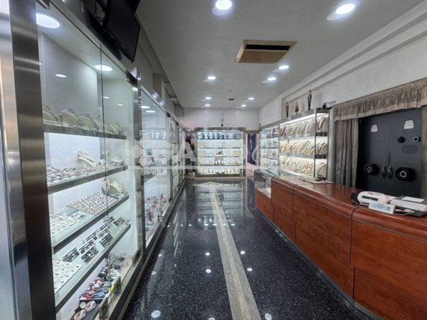 negozio in vendita a Cosenza