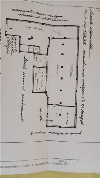 negozio in vendita a Cosenza in zona Cosenza Vecchia