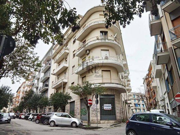 negozio in vendita a Cosenza