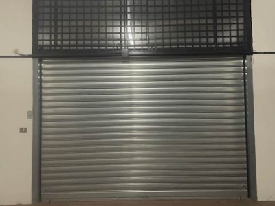 locale di sgombero in vendita a Cosenza in zona Panebianco