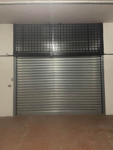 locale di sgombero in vendita a Cosenza in zona Panebianco