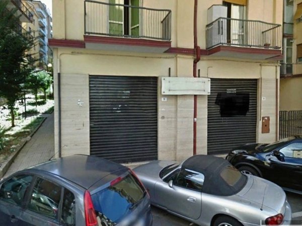 locale commerciale in vendita a Cosenza in zona Panebianco