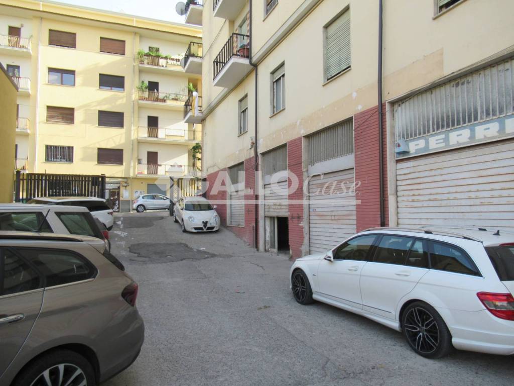 negozio in vendita a Cosenza