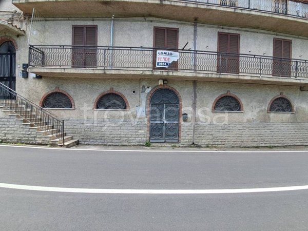 negozio in vendita a Cosenza in zona Cosenza Vecchia