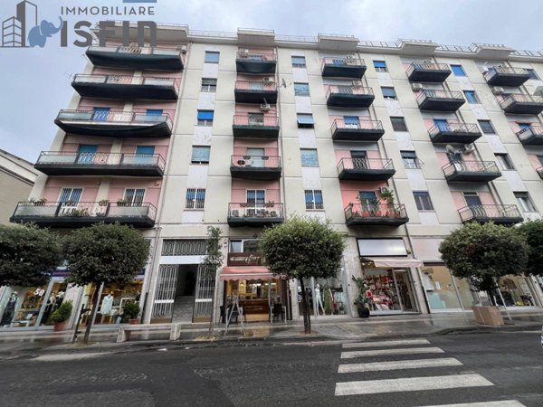 locale commerciale in vendita a Cosenza in zona Cosenza Vecchia
