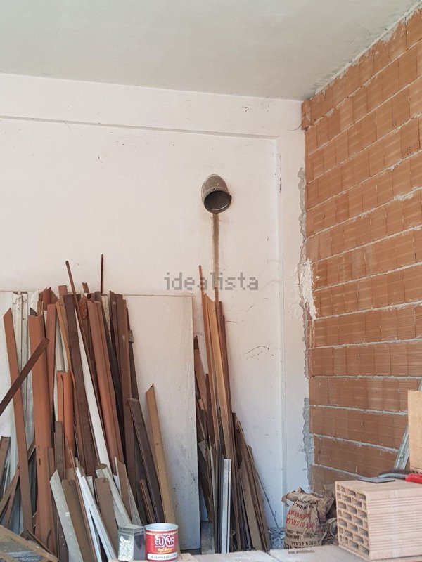 locale commerciale in vendita a Cosenza in zona Via Popilia