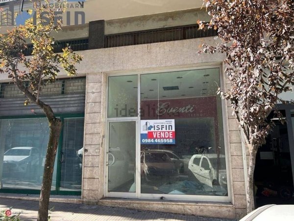 locale commerciale in vendita a Cosenza in zona Cosenza Vecchia