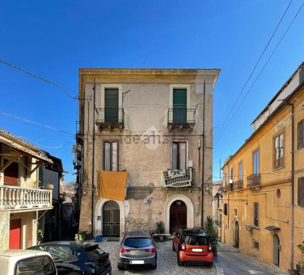 appartamento in vendita a Cosenza in zona Cosenza Vecchia