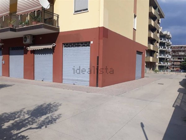 locale commerciale in vendita a Cosenza