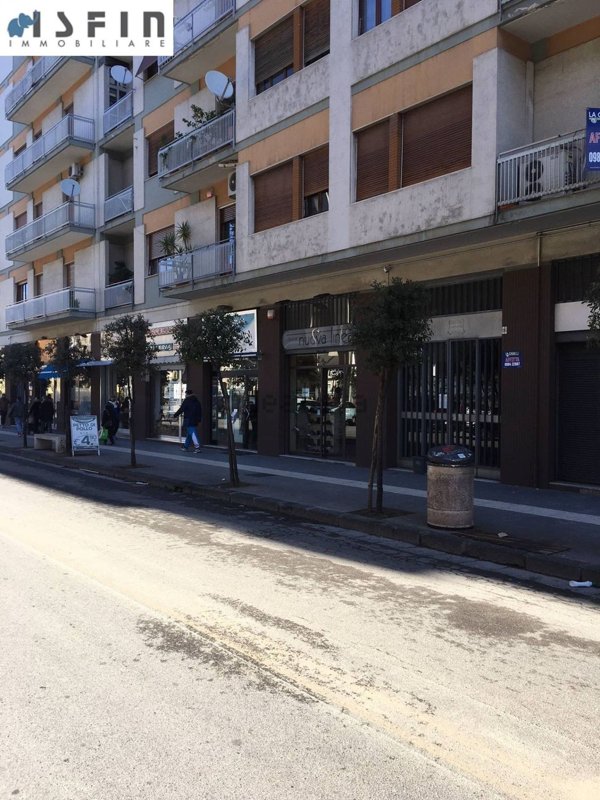 locale di sgombero in vendita a Cosenza