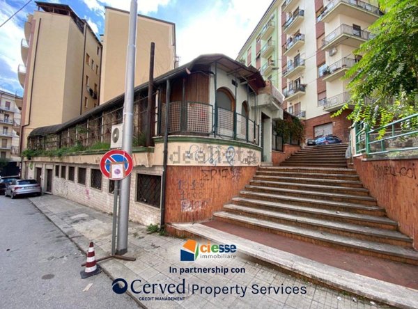 locale commerciale in vendita a Cosenza in zona De Rada