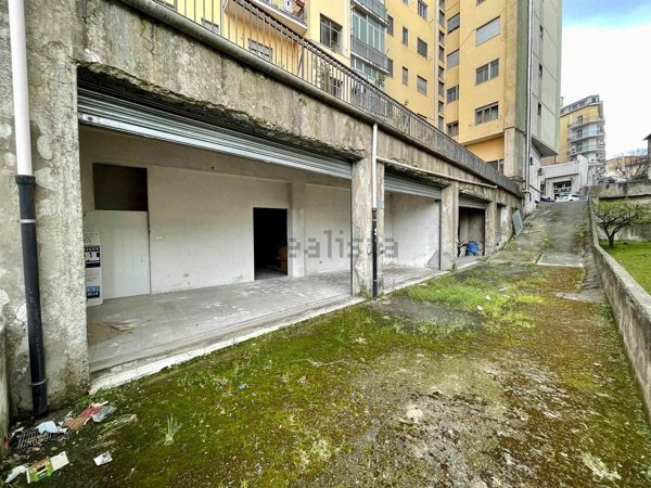 locale di sgombero in vendita a Cosenza