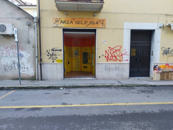 negozio in vendita a Cosenza in zona Cosenza Vecchia