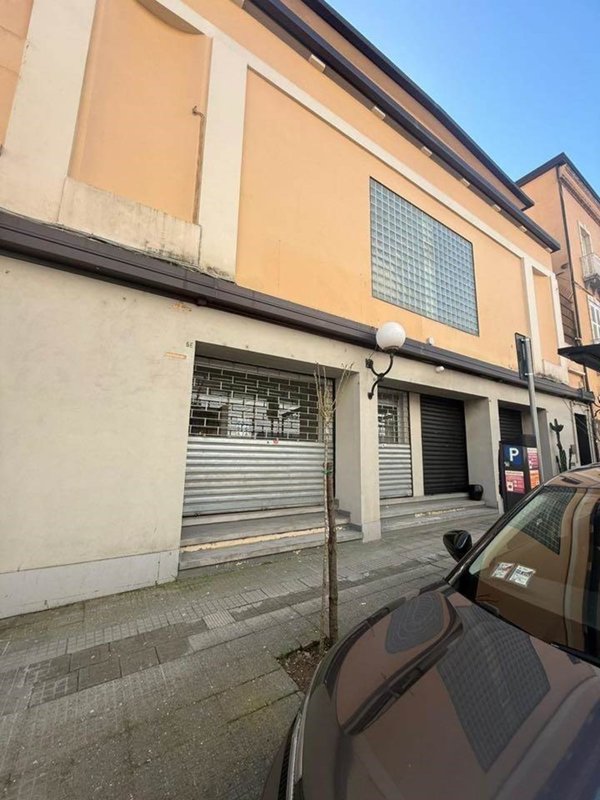 negozio in vendita a Cosenza