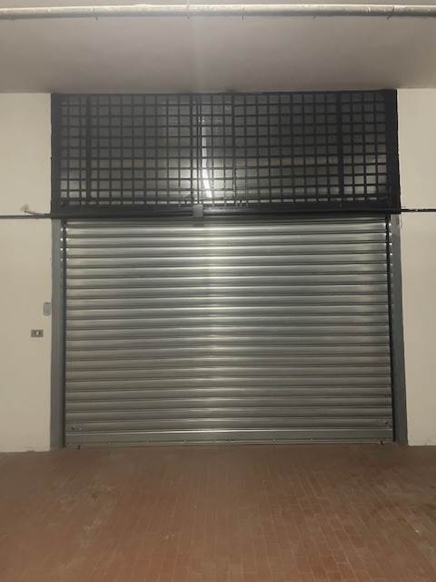 locale di sgombero in vendita a Cosenza in zona Panebianco